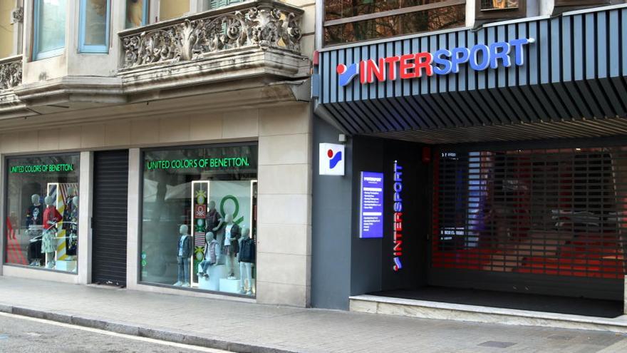 Imatge de comerços tancats a la Rambla de Catalunya de Barcelona