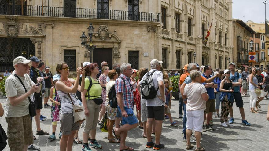 El 45% de la población de Baleares ha nacido en la península y el extranjero