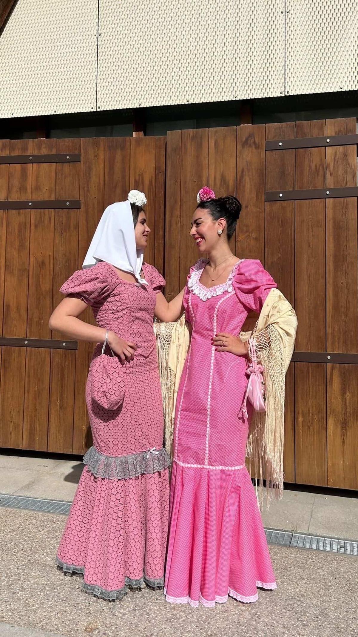 Dos de las modelos que desfilaron en el evento del año pasado.