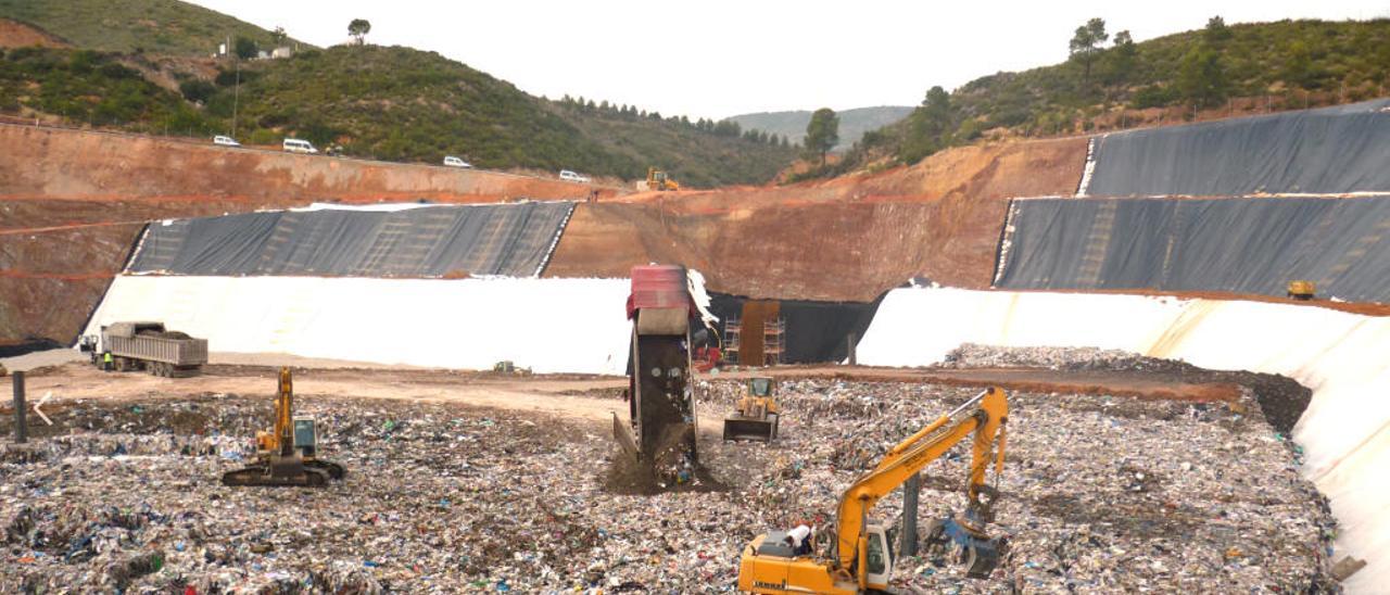 La Generalitat permitirá ampliar en 800.000 m3 el vertedero de Dos Aguas