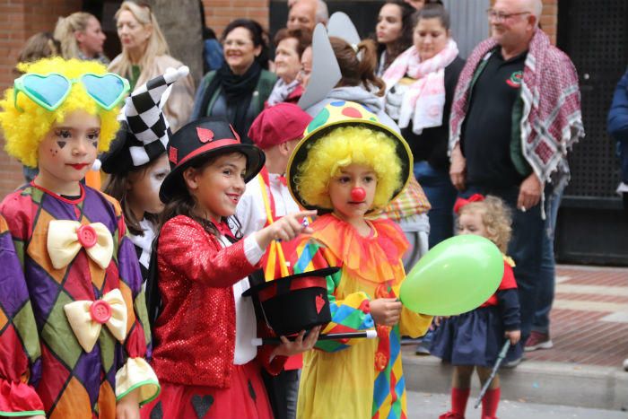 La charanga pone la nota de color y humor a las fiestas de San Vicente