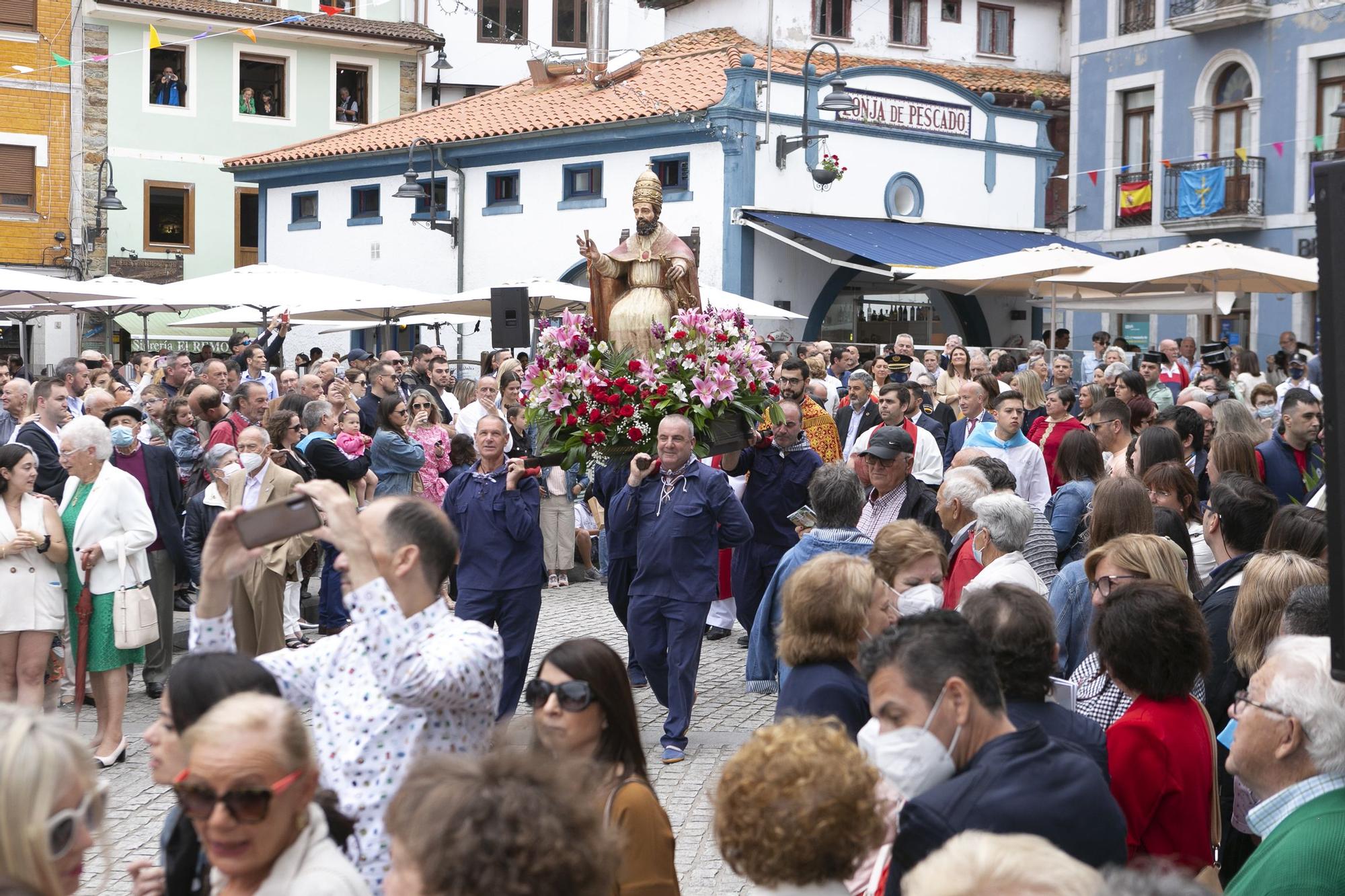 Cudillero se llena por el pregón de l'Amuravela, que invitó a "cantar ya bellar hasta quedanus sin fualgu"