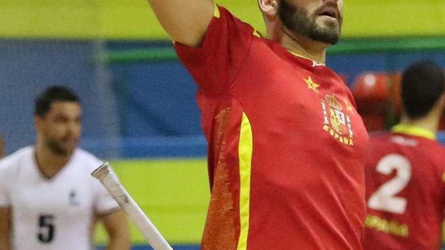 Raúl Marín celebra uno de los goles en el partido de ayer.