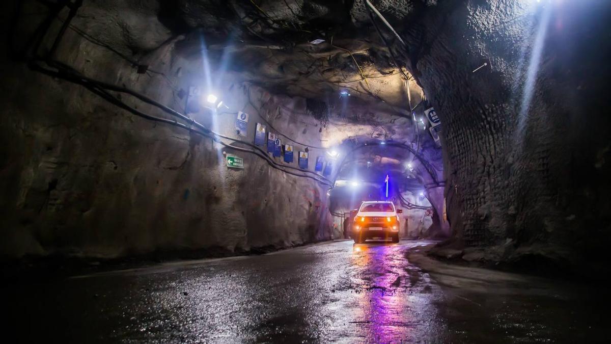 El yacimiento de Aguas Teñidas es un yacimiento subterráneo de sulfuros masivos cuya principal reserva es el mineral cobrizo.