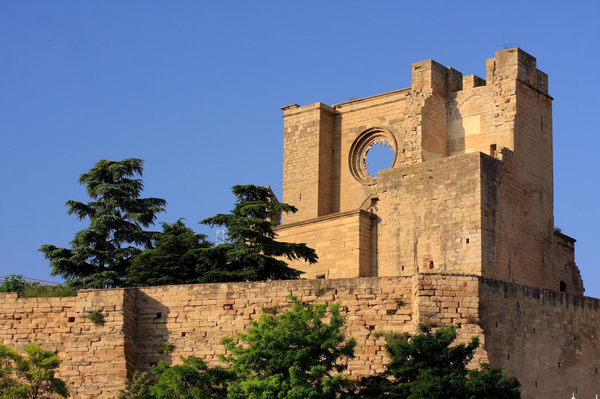 Las ruinas de la Iglesia de San Pedro son una parada imperdible en un viaje a Viana