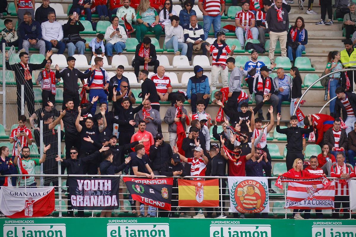 Córdoba CF-Granada | Las imágenes de la afición en El Arcángel