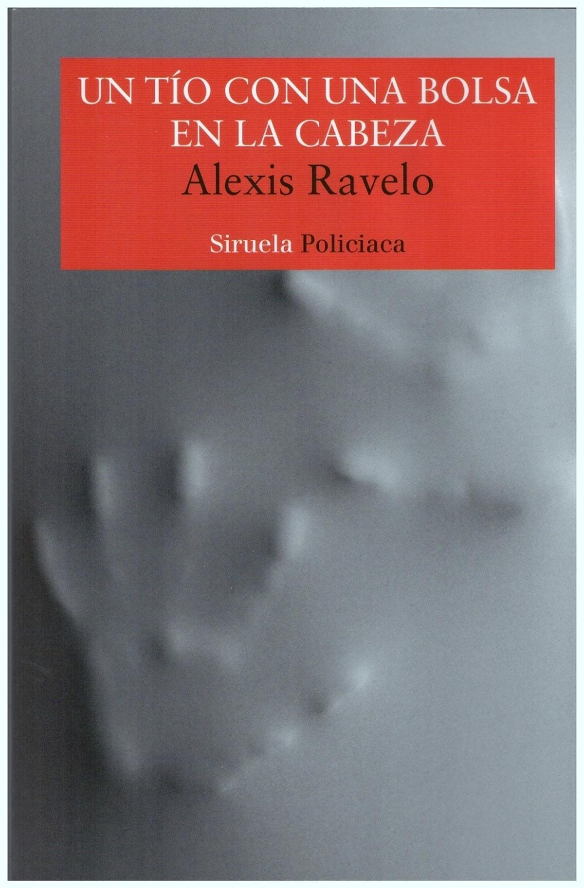 Un tío con una bolsa en la cabeza (Alexis Ravelo)