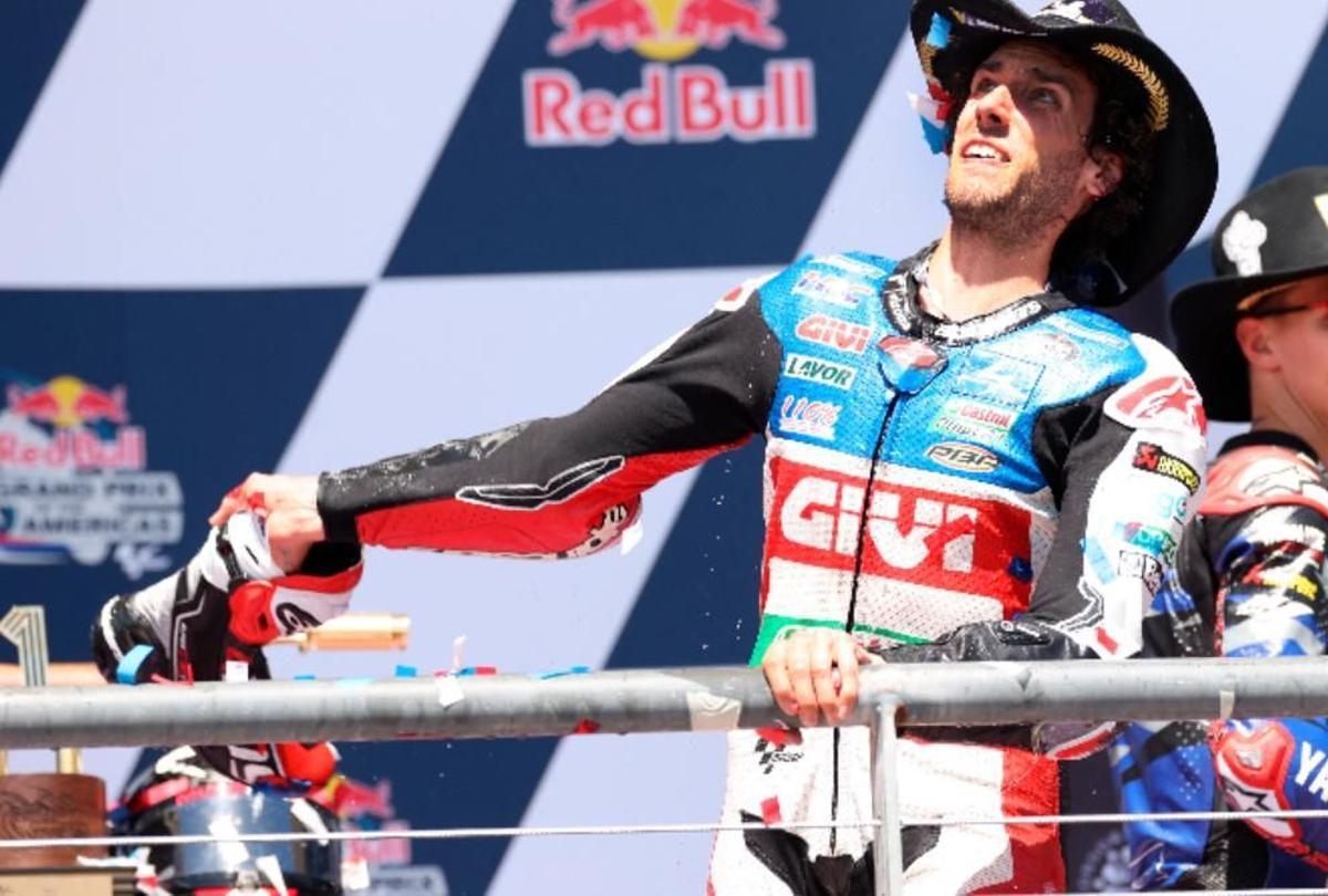 El español Álex Rins celebra el triunfo logrado en el MotoGP de Las Américas de 2023.