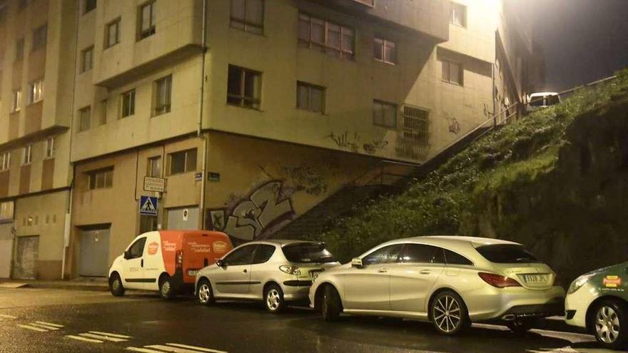 Desnivel entre ronda de Monte Alto y la calle Vía Ártabra.