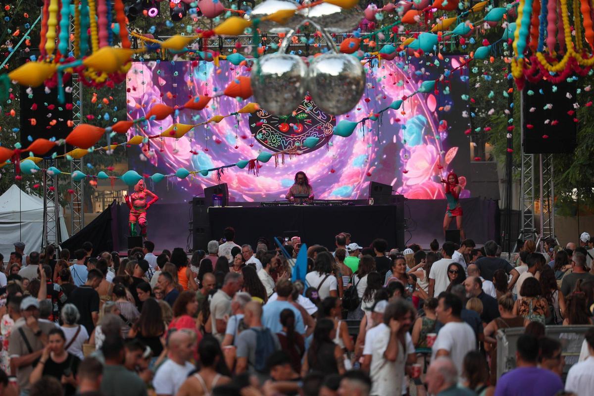 Todas las imágenes de la celebración del Flower Power de las Festes de la Terra
