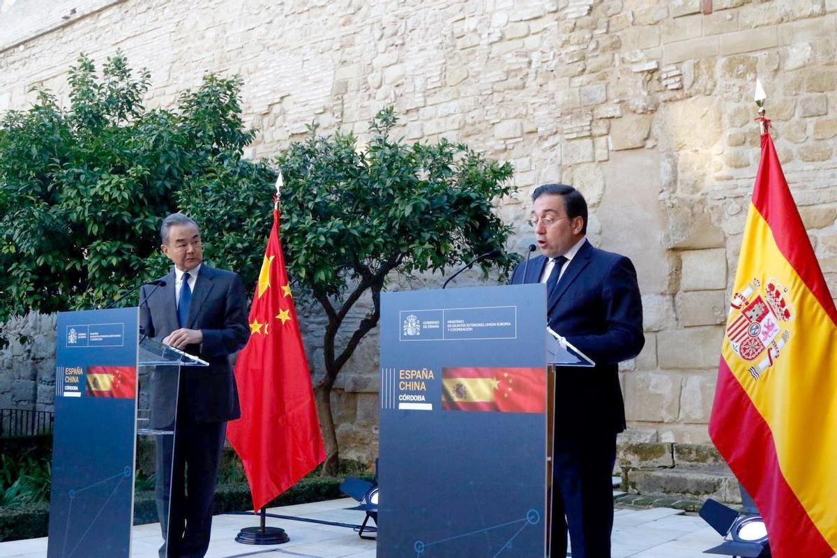 Reunión de los ministros de Exteriores de China y España, este domingo, en Córdoba.