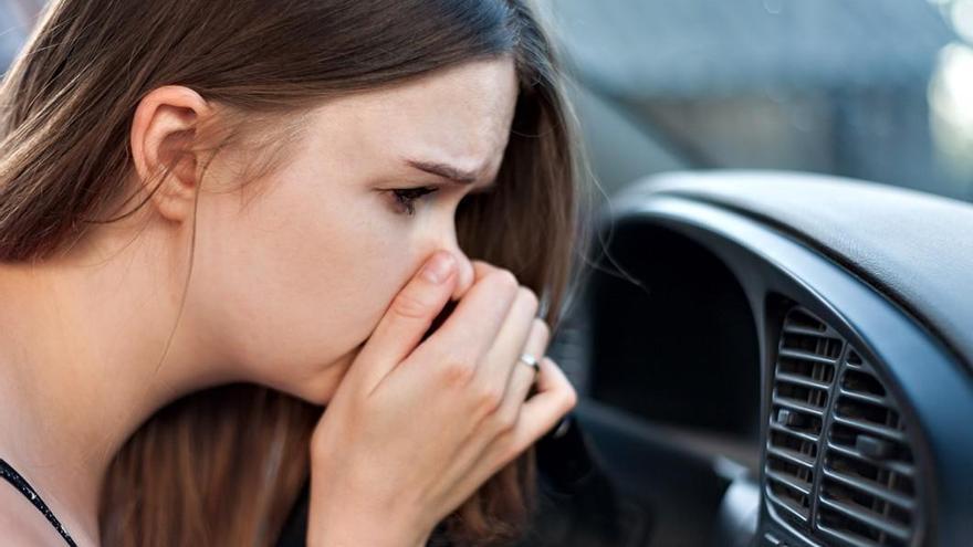 Cómo quitar los malos olores del coche: trucos y consejos
