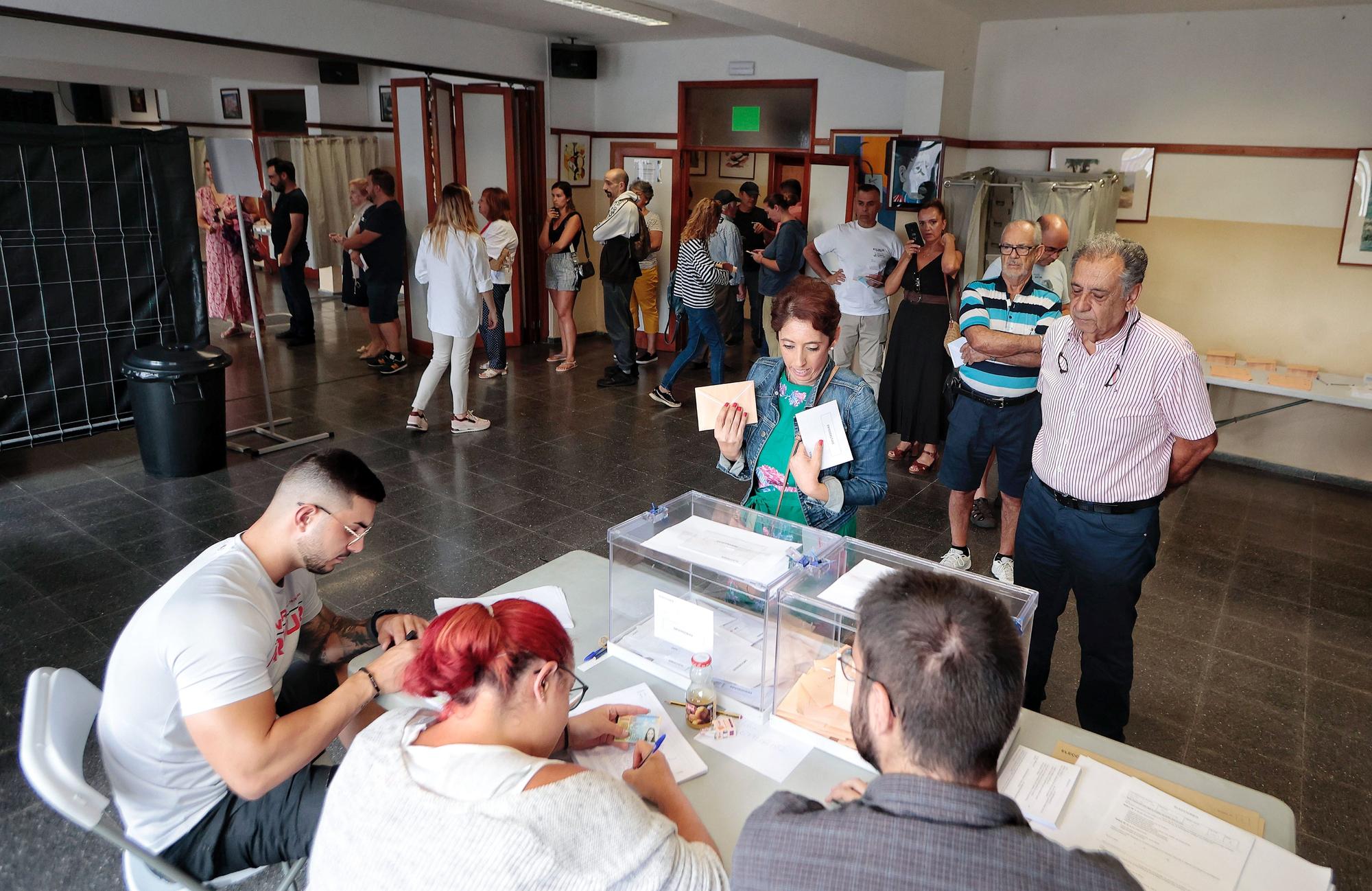 Así se ha iniciado la jornada electoral en Canarias