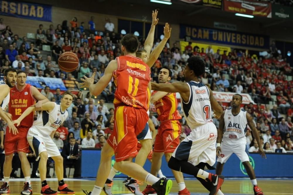 Partido entre el UCAM Baloncesto y el Manresa