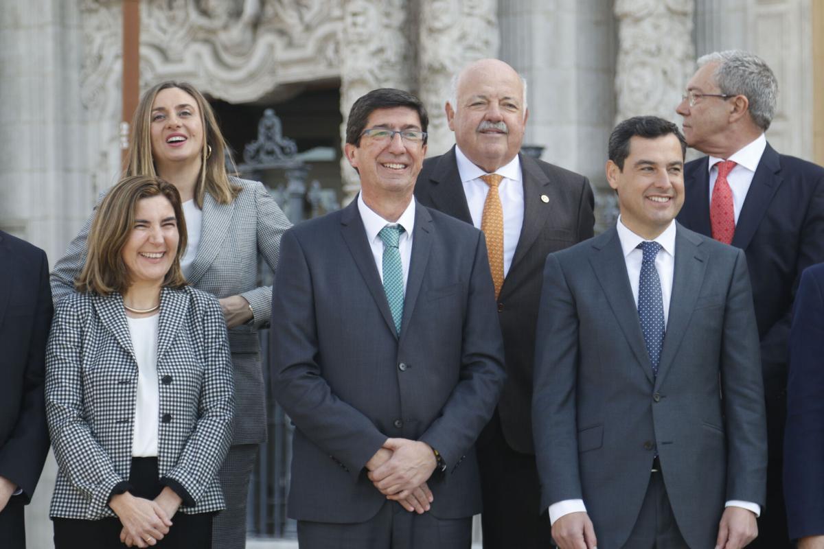 Rocío Blanco junto a Juan Marín, Juanma Moreno y Jesús Aguirre en el primer gobierno de Juanma Moreno en la Junta.