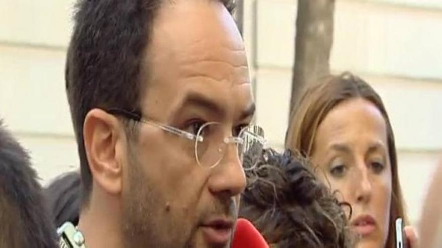 El PSOE denuncia a Fernández Díaz por tres delitos