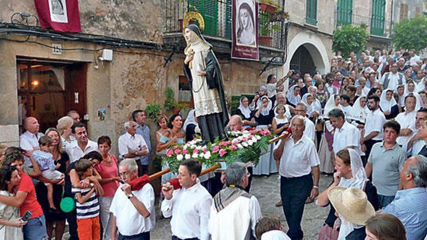 La imagen de Santa Catalina recorrió las calles del pueblo.