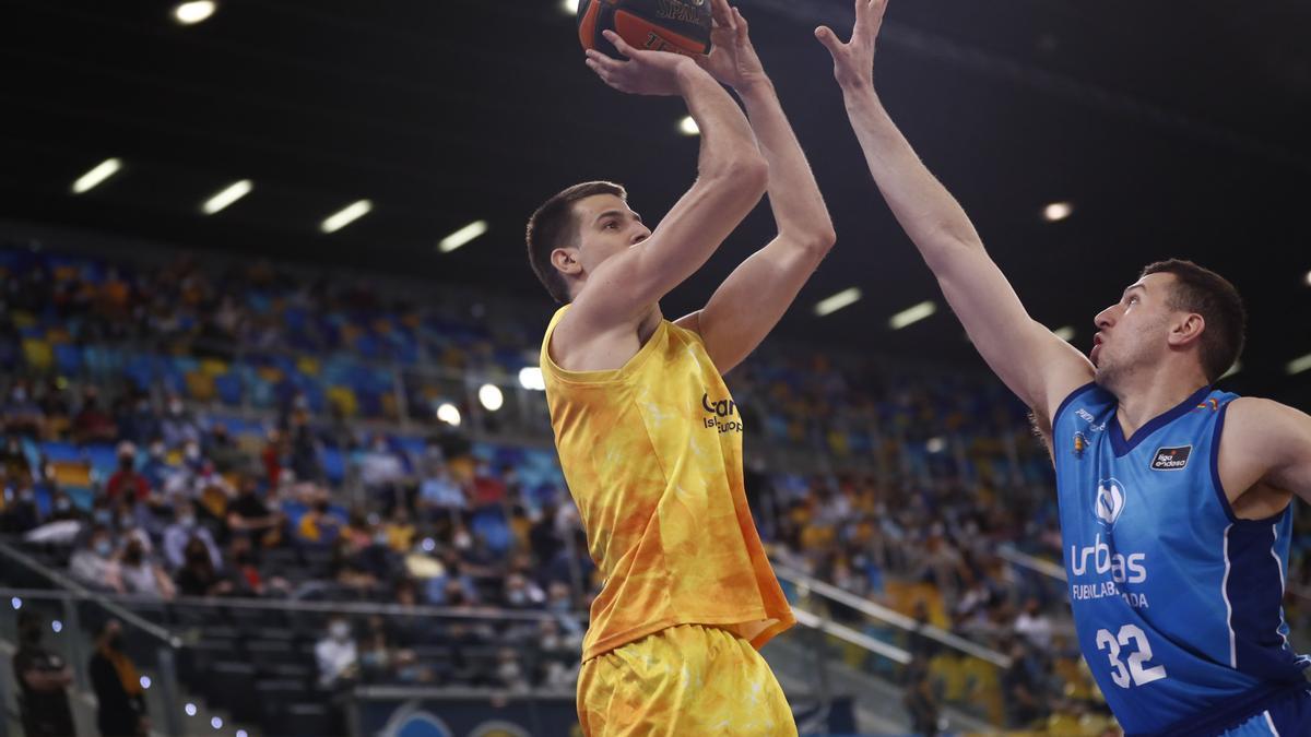 Un momento del encuentro este domingo entre el CB Gran Canaria y el Urbas Fuenlabrada en el Gran Canaria Arena.