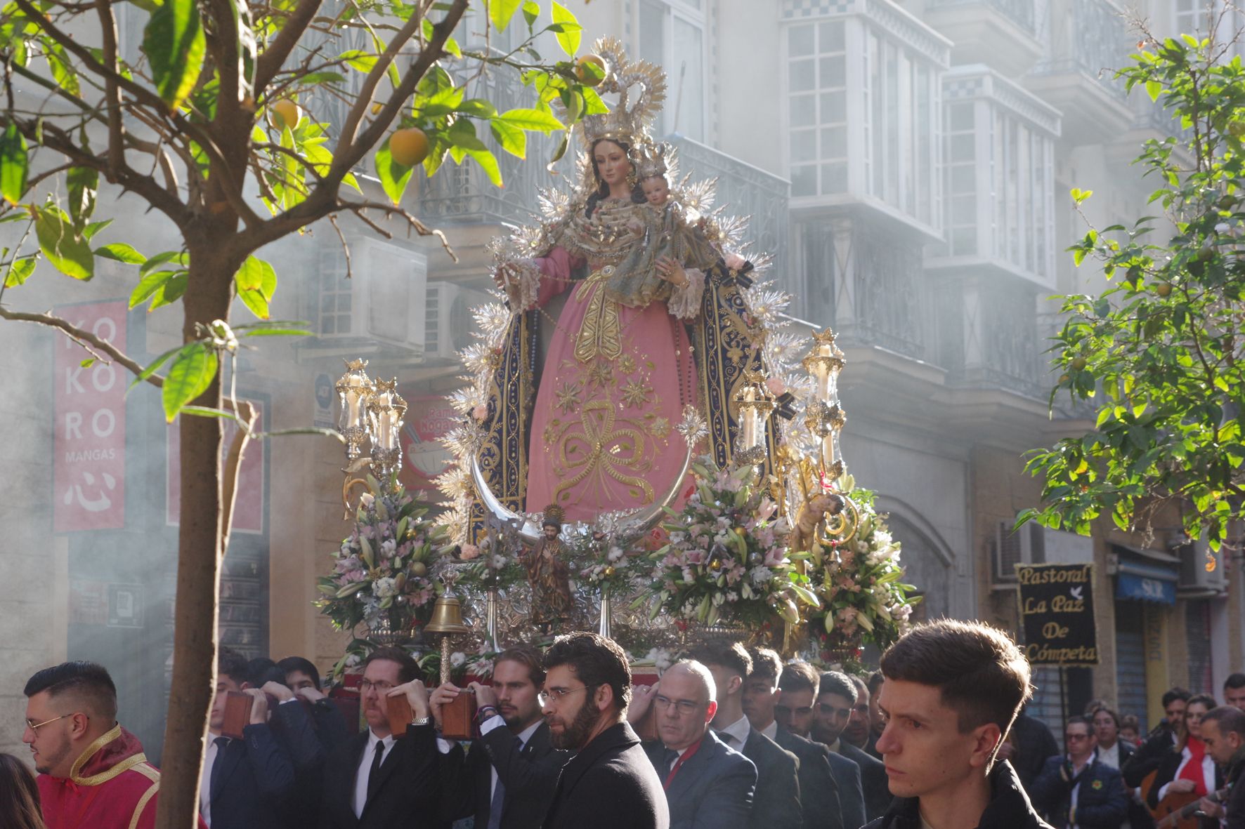 La Virgen de los Remedios inaugura con su rosario el Adviento en Málaga