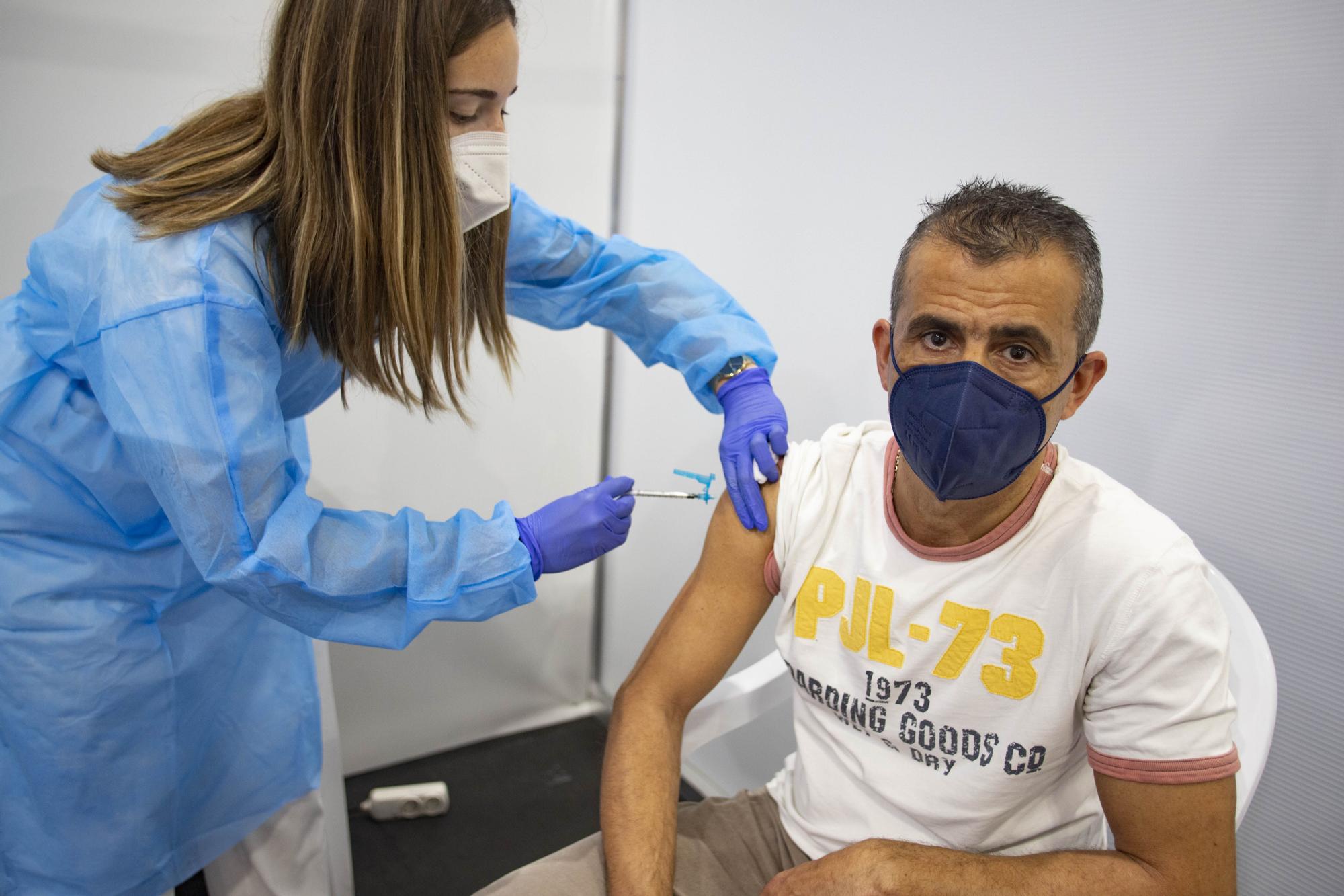 Retoman la vacunación de profesores en la Comunitat Valenciana