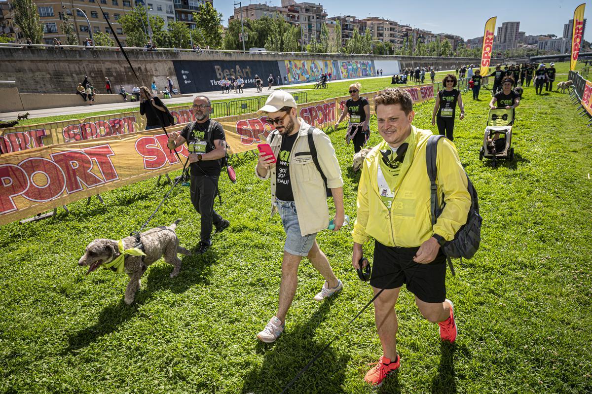 CAN WE RUN BARCELONA. La carrera organizada por Prensa Ibérica y El Periódico de Catalunya con la colaboración de Sport ,  donde las personas y sus mascotas perrunas corren en familia