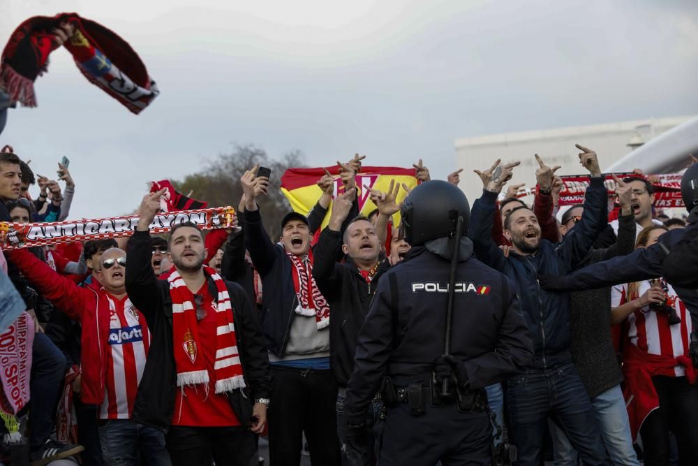 Derbi asturiano: Llegada de aficionados y los autobuses de los equipos a El Molinón