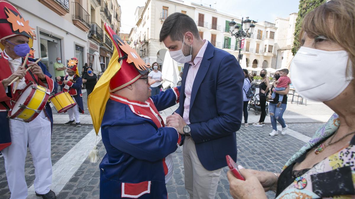 El Tio de la Porra de Gandia da la bienvenida a las fiestas