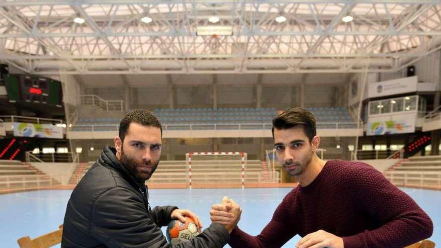 Javi Santana (i) y David Chapela echando un pulso antes del derbi de mañana. // Gustavo Santos