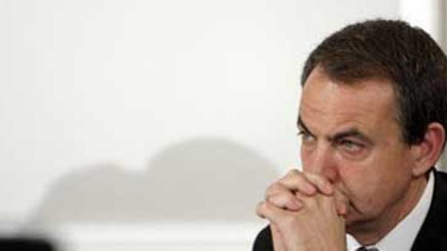 Zapatero insta a los empresarios a mantener &quot;todo el empleo que puedan&quot;