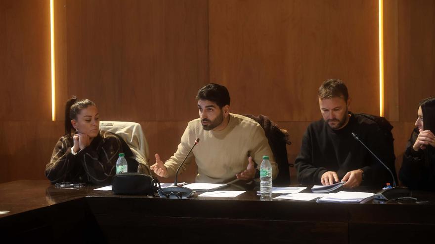 Cañón: «Las restricciones de tráfico están echando a los vecinos fuera de A Illa»