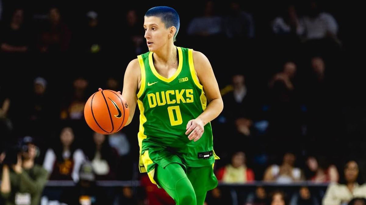Astera Tuhina, durante un partido en la Universidad de Oregon.