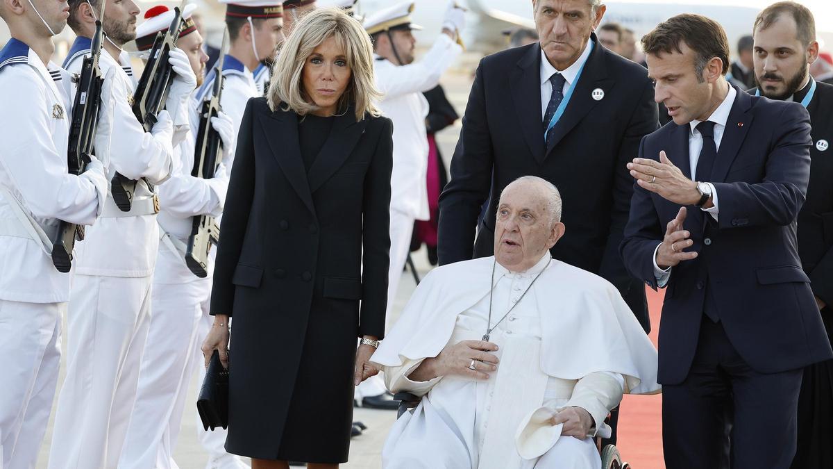 Pope Francis departs after Apostolic Journey in Marseille
