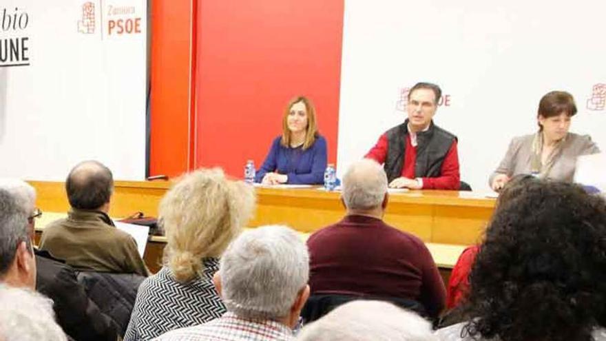 Reunión celebrada ayer en la sede del PSOE.