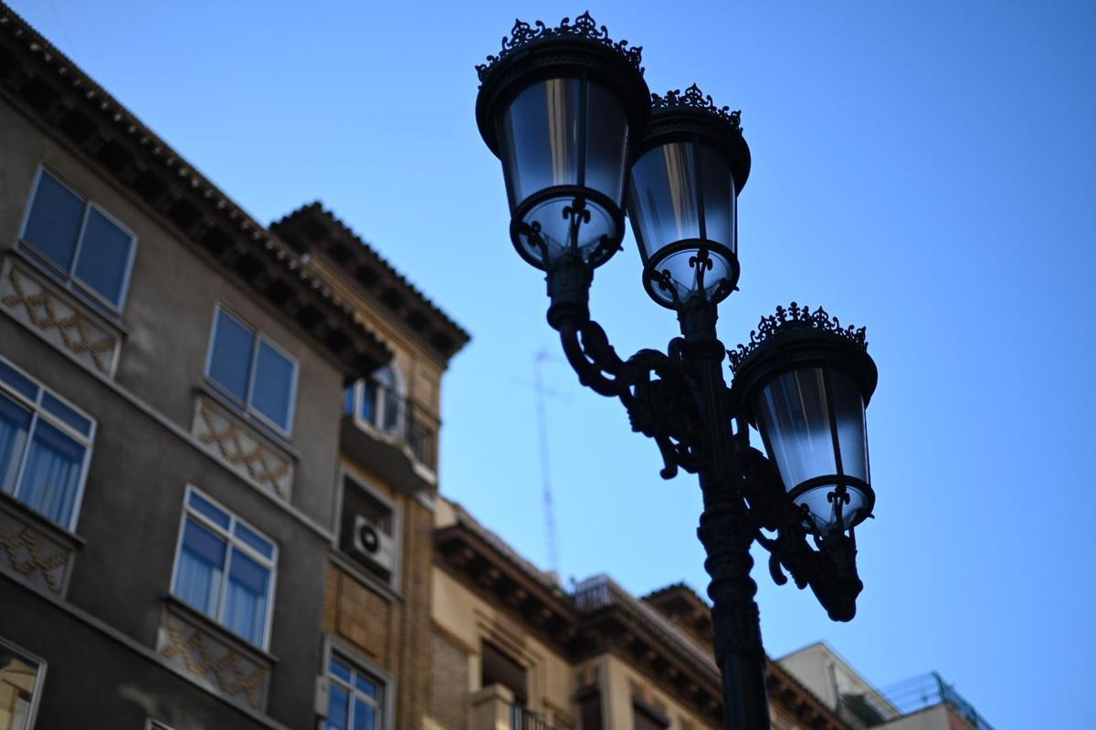 La calle San Vicente de Paúl de Zaragoza ya cuenta con un alumbrado renovado.