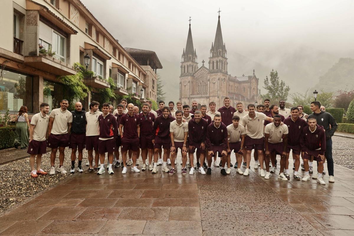 El Sporting de Gijón visita a la Santina. El Sporting de Gijón visita a la Santina.