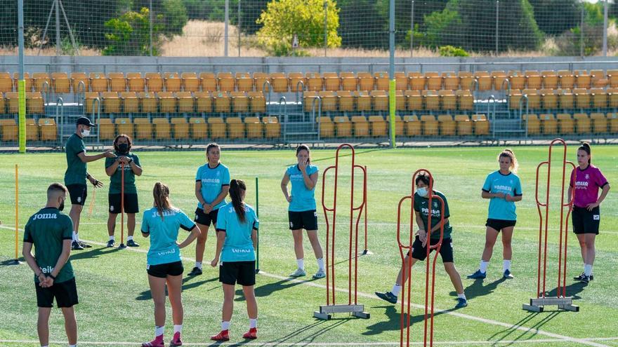 El Villarreal Femenino recibe la Copa de Campeonas de Liga