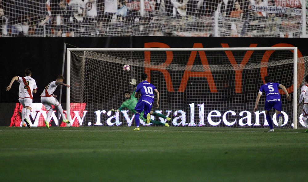 El partido entre el Rayo y el Oviedo, en imágenes