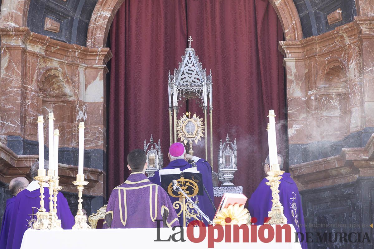 La vicaría de Cartagena, la UCAM, junto a asociaciones y peregrinos de toda España se ponen a los pies de la Vera Cruz