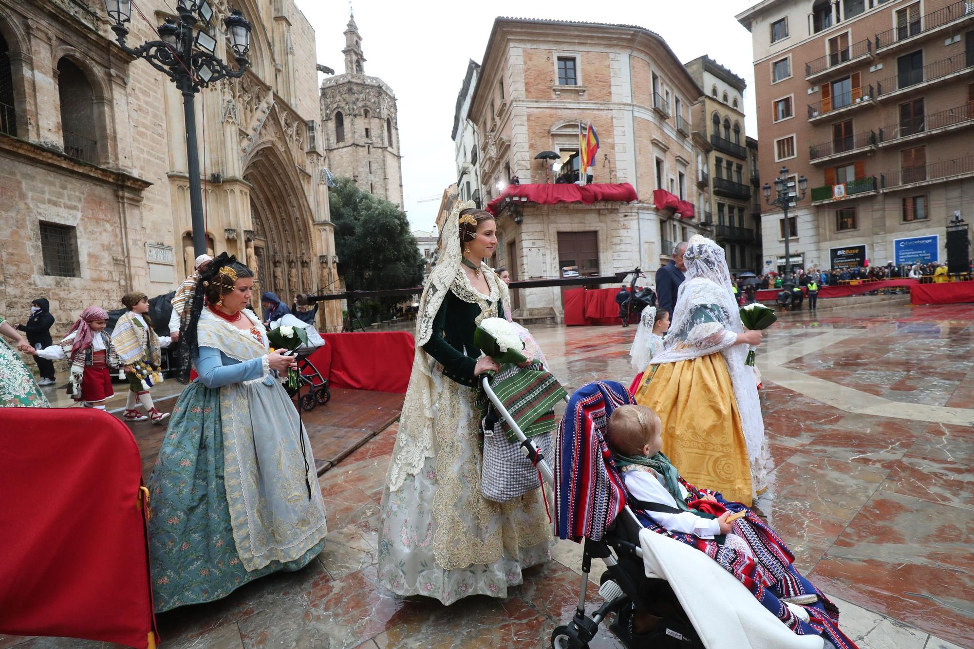 Búscate en el primer día de ofrenda por la calle de la Paz (entre las 17:00 a las 18:00 horas)