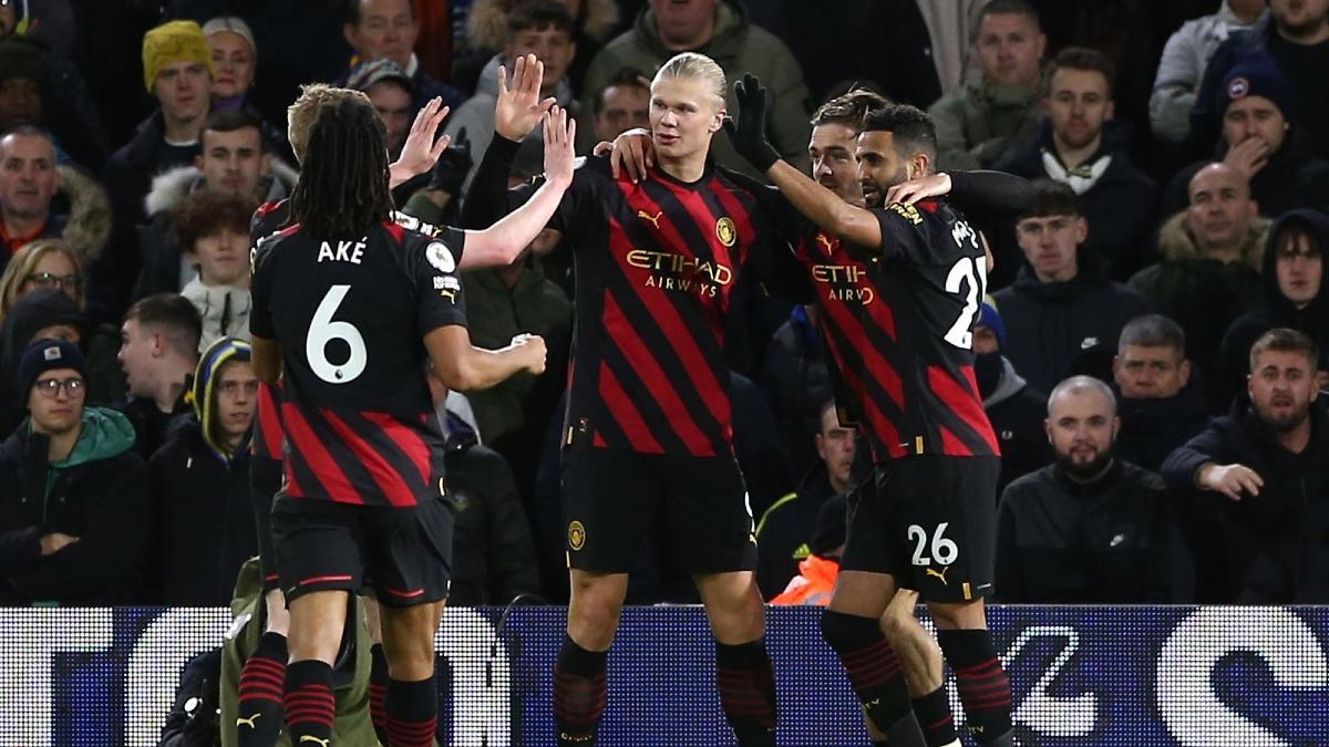 Los jugadores del Manchester City en la celebración junto a Haaland