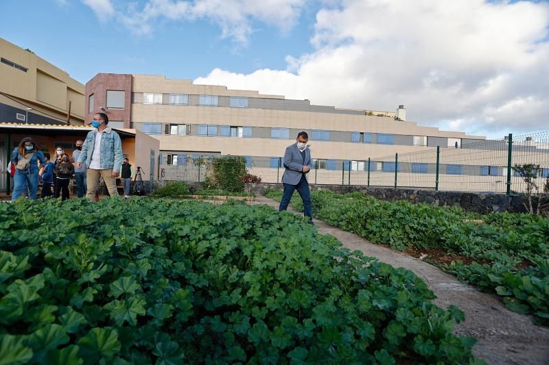 José Manuel Bermúdez visita el huerto urbano Faro