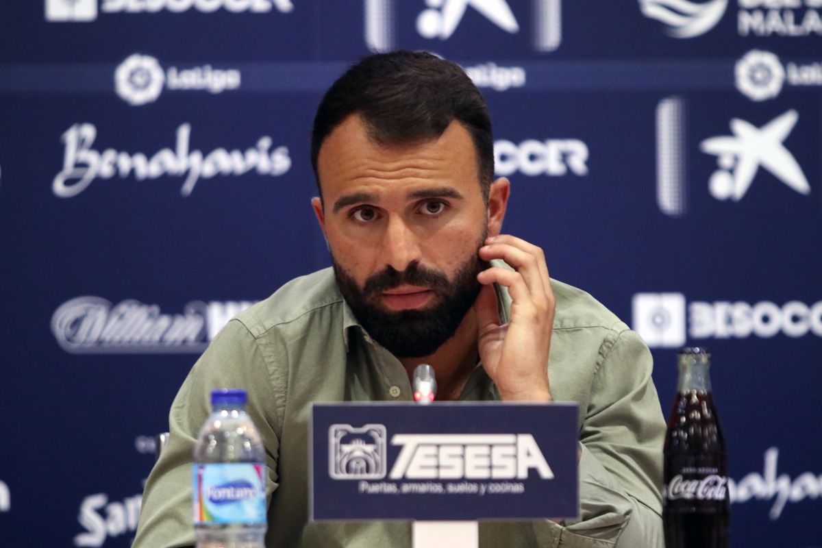 Presentación del nuevo jugador del Málaga CF Javi Jiménez