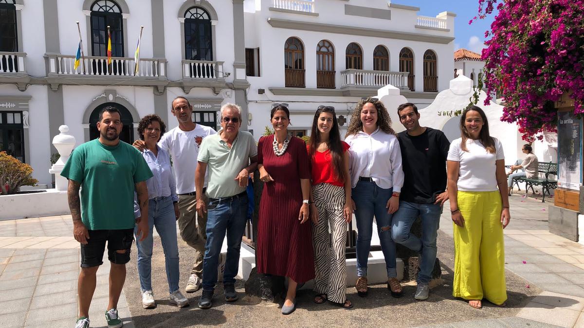 Evelia García (PMH) junto a miembos de su candidatura a la alcaldía de Haría.