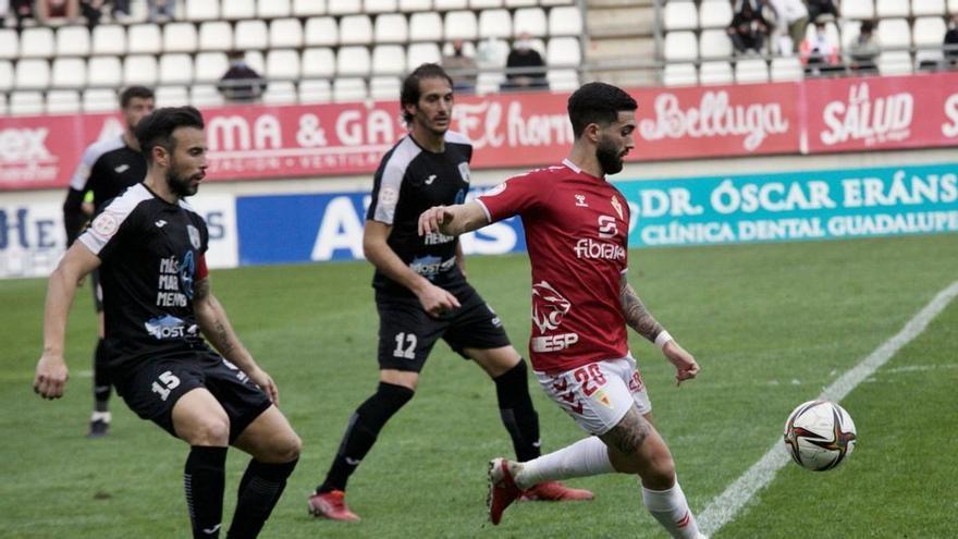 Duelo entre el Real Murcia y el Mar Menor, los dos equipos murcianos que buscan el play off.