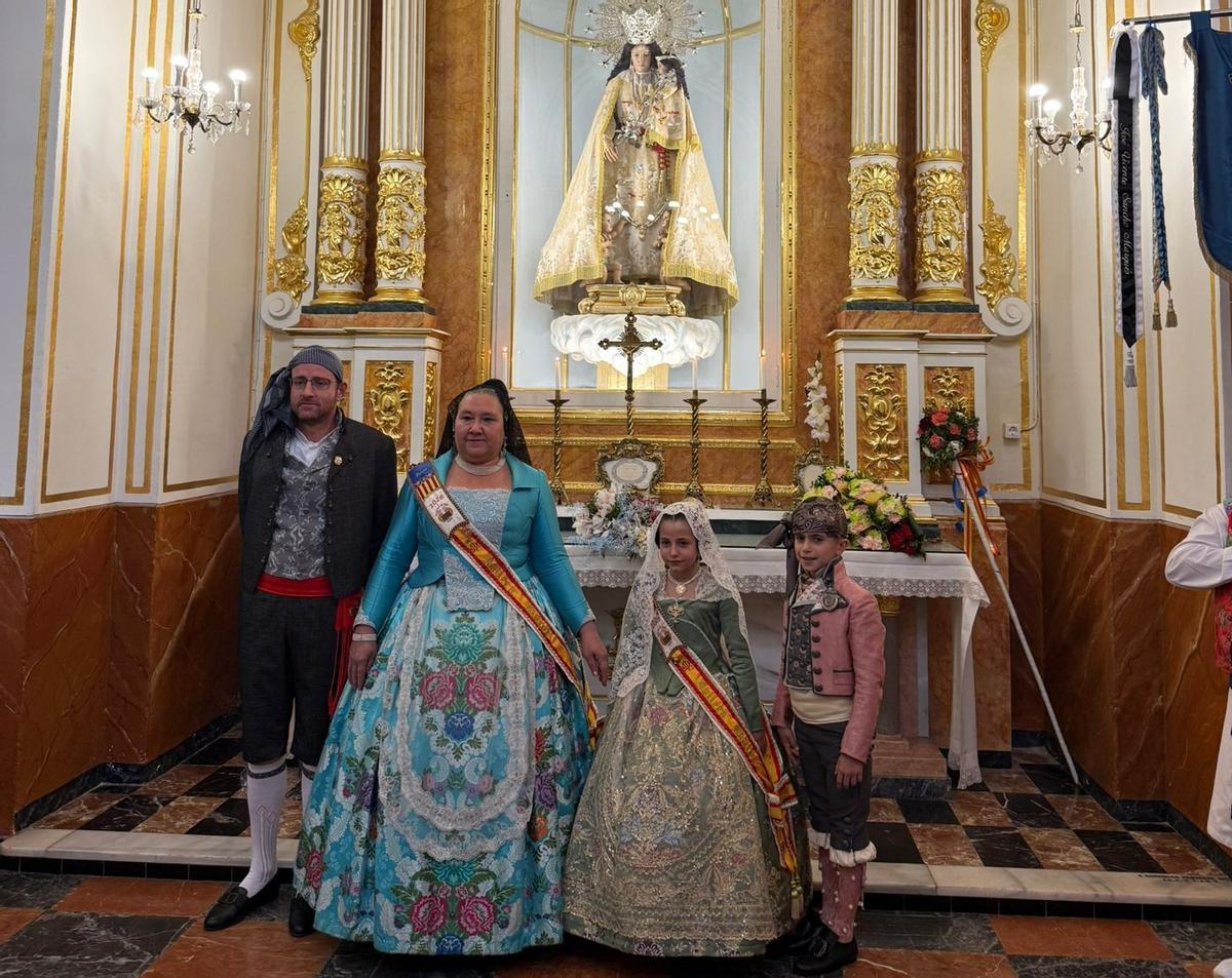 Los máximos representantes de la Falla Vila de Faura.