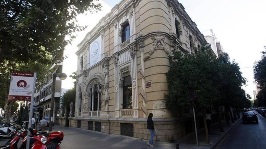 La exposición &#039;12 Poemas 12 Miradas&#039; se exhibe en el Colegio de Arquitectos