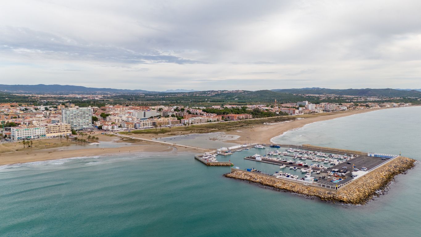 El puerto deportivo de Comarruga, el gran avance tecnológico del momento