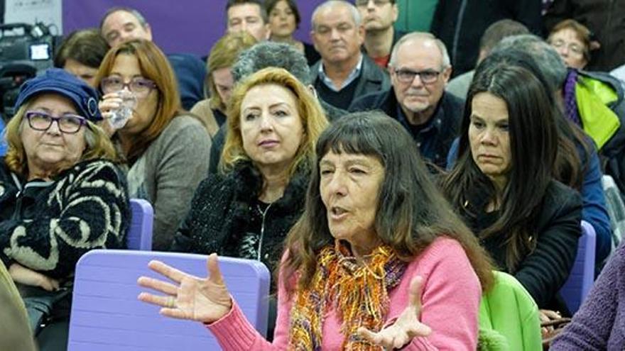Intervención de una asistente a la asamblea conjunta de Podemos y Guanyem del viernes.