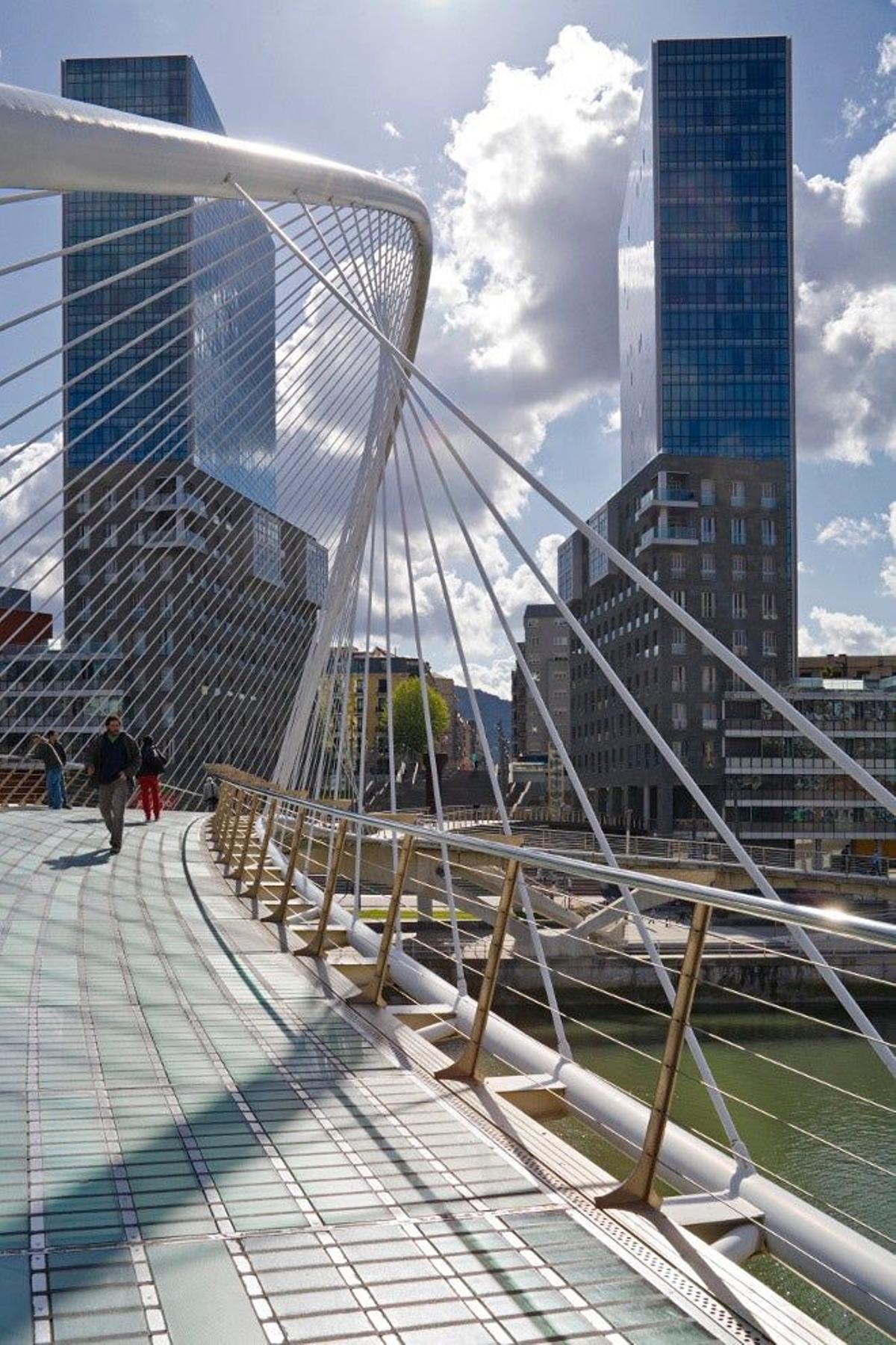 Puente de Zubizuri en Bilbao.