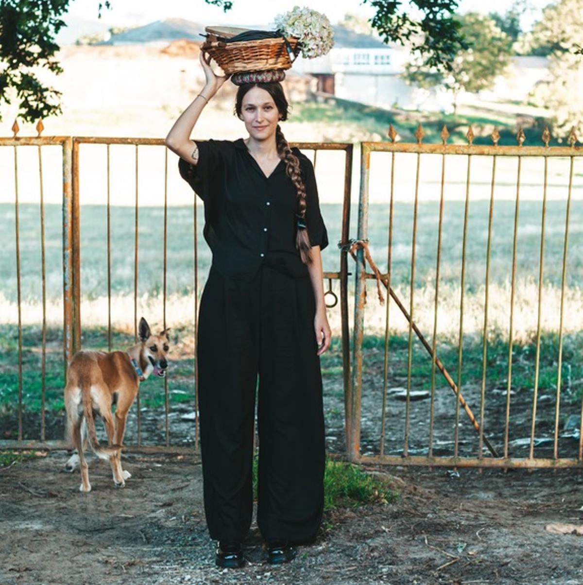 Carmela, nunha foto promocional para o seu álbum "Vinde todas".